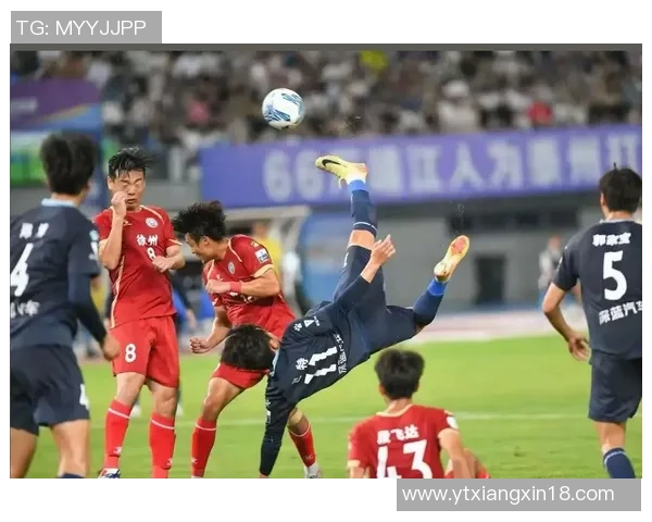 非洲足球明星在训练场上的精彩瞬间展现他们的拼搏精神与团队合作 非洲足球明星在训练场上的精彩瞬间展现他们的拼搏精神与团队合作