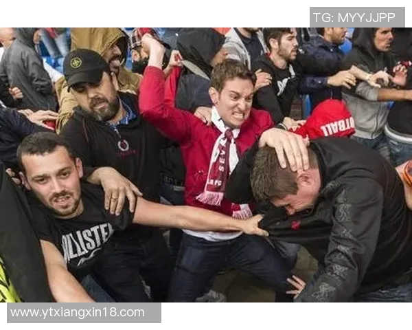 足球明星为保护家人勇敢出手引发争议打斗事件曝光